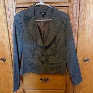 Adorable fitted gray blazer